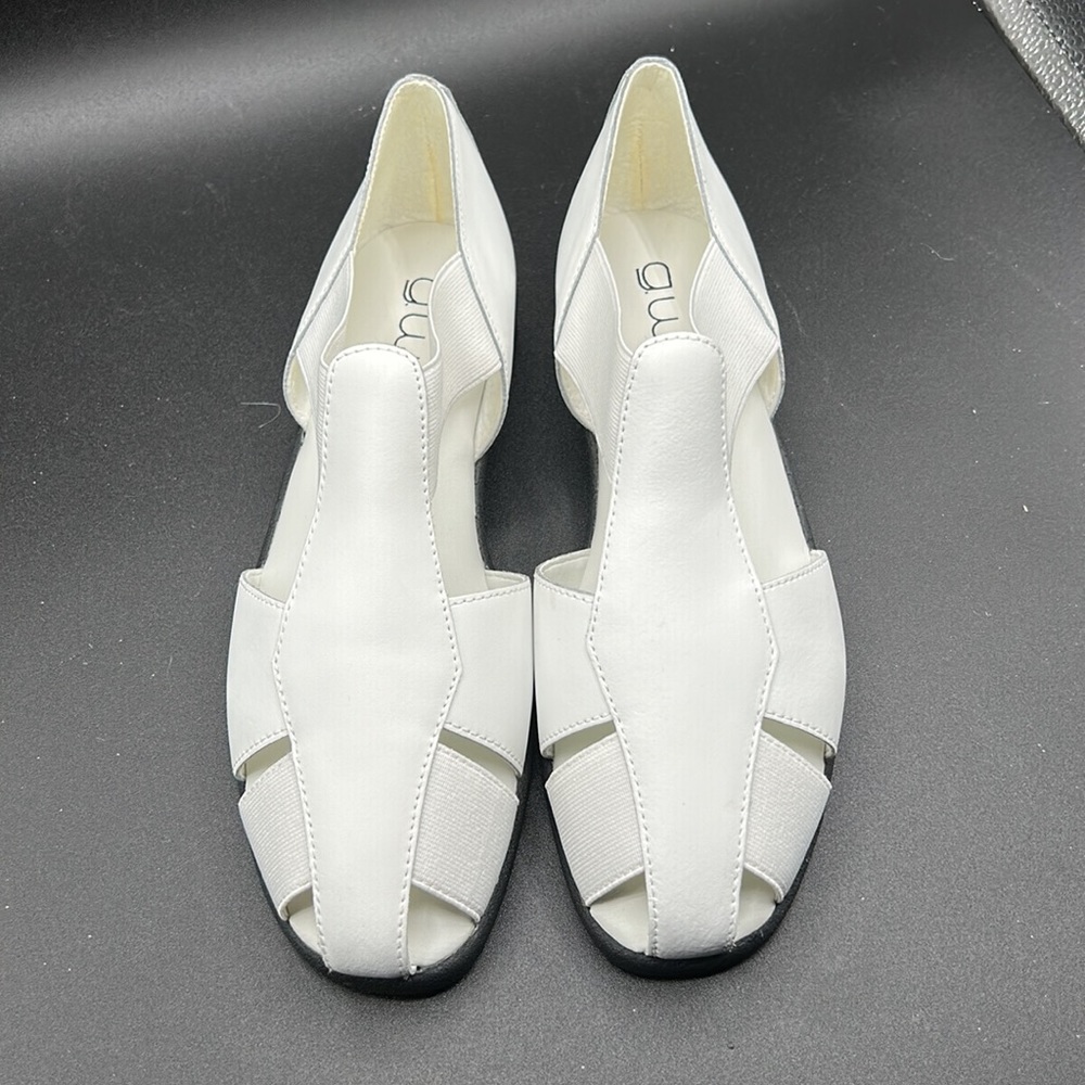 Vintage White Sandals by Gwiz, New in Original Box, Low Heel  SZ 9M
